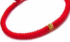 本命年戴红绳有用么（本命年脚链戴哪个脚）