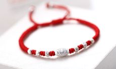 姻缘红绳戴在右手还是左手（婚姻线左手右手不一样）