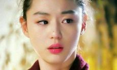 天蝎男和你聊天时一直盯着你看（天蝎男喜欢你的8个预兆）