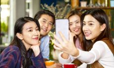 梦见掉了一颗门牙齿是什么征兆（梦见掉牙家里有丧事）