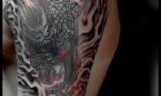 属鼠的人纹什么纹身（属鼠的人纹身什么最吉利）