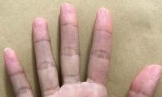 一生坎坷的手相（5种预示着女人命苦的手相）