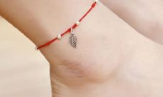 牛属相本命年红绳戴哪只脚（男本命年脚上能带红绳吗）