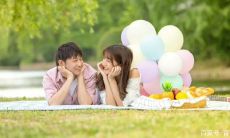 双子女试探感情表现（双子女在意你的表现）