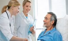 梦到牙齿松动吐出来全是碎块儿（梦见掉牙牙碎了吐牙）