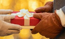 摩羯男送礼物代表什么（摩羯男会随便送礼物吗）