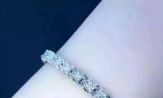 今年本命年戴什么手链好（本命年买个什么吊坠带最好）