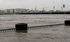 女人梦见河水很大很清流得很急（梦见很多水是什么预兆）