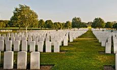 女人梦见三个死人躺在那里（易经团队名字）