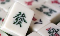 属狗的今年打麻将怎么老是输呢（属狗人打麻将最佳方位）