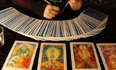 塔罗占卜癌症健康（塔罗占卜他在逃避你吗）