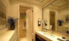 梳妆台镜子放在哪里最旺财（梳妆台放哪里风水旺）