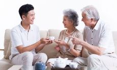 梦到死去的奶奶又死一次是什么意思（梦到死去的奶奶在梦里又死了）