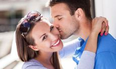 天秤座男爱上一个人的表现（天秤男喜欢你20个表现）