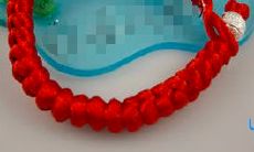 本命年红绳手链带左右那手（本命年红绳戴哪只脚好）