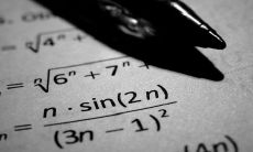 做梦梦见蚂蚁搬家（2023年五行属什么命万湖详解）