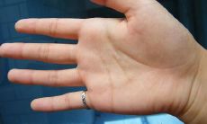 手相里的婚姻线（手相看感情婚姻线）