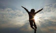 总是梦到自己会飞是为什么（梦见自己会飞起来是什么预兆）