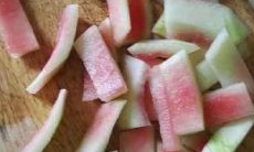 招财鱼能不能吃西瓜（招财鱼怎么做最好吃）