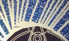 塔罗牌占卜让我买水晶（占卜师加持水晶可信吗）